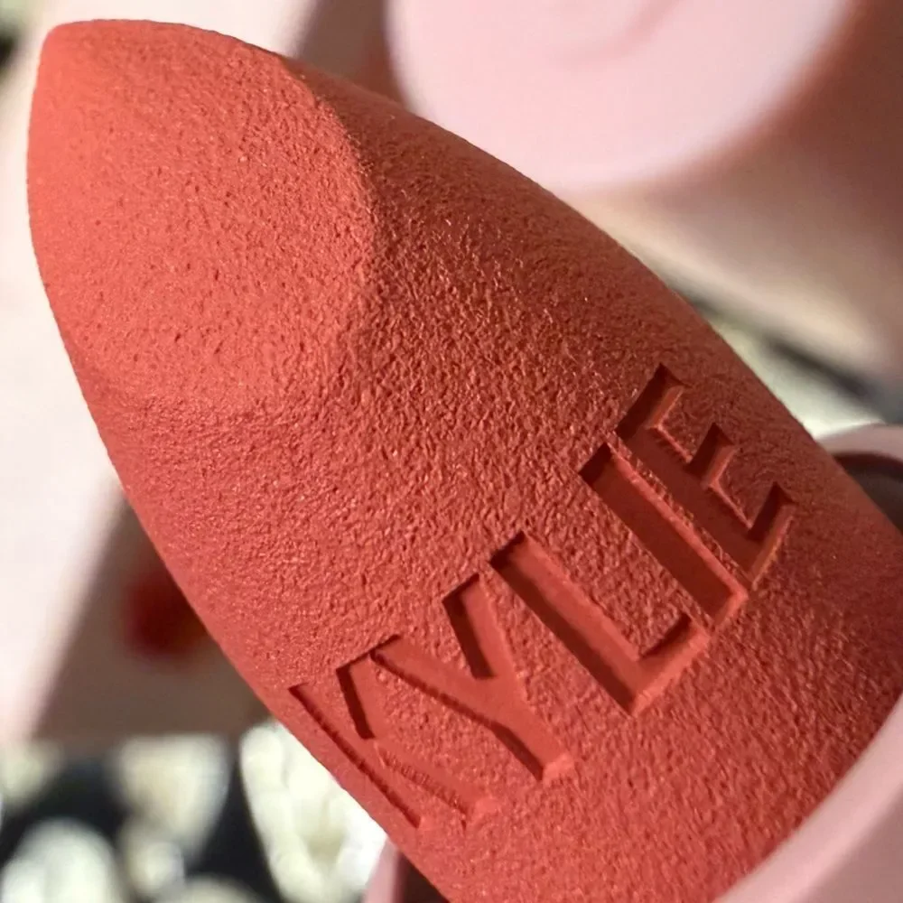 Kylie Cosmetics Matte Lipstick – Shade 209 “Summer Somewhere” (Women)